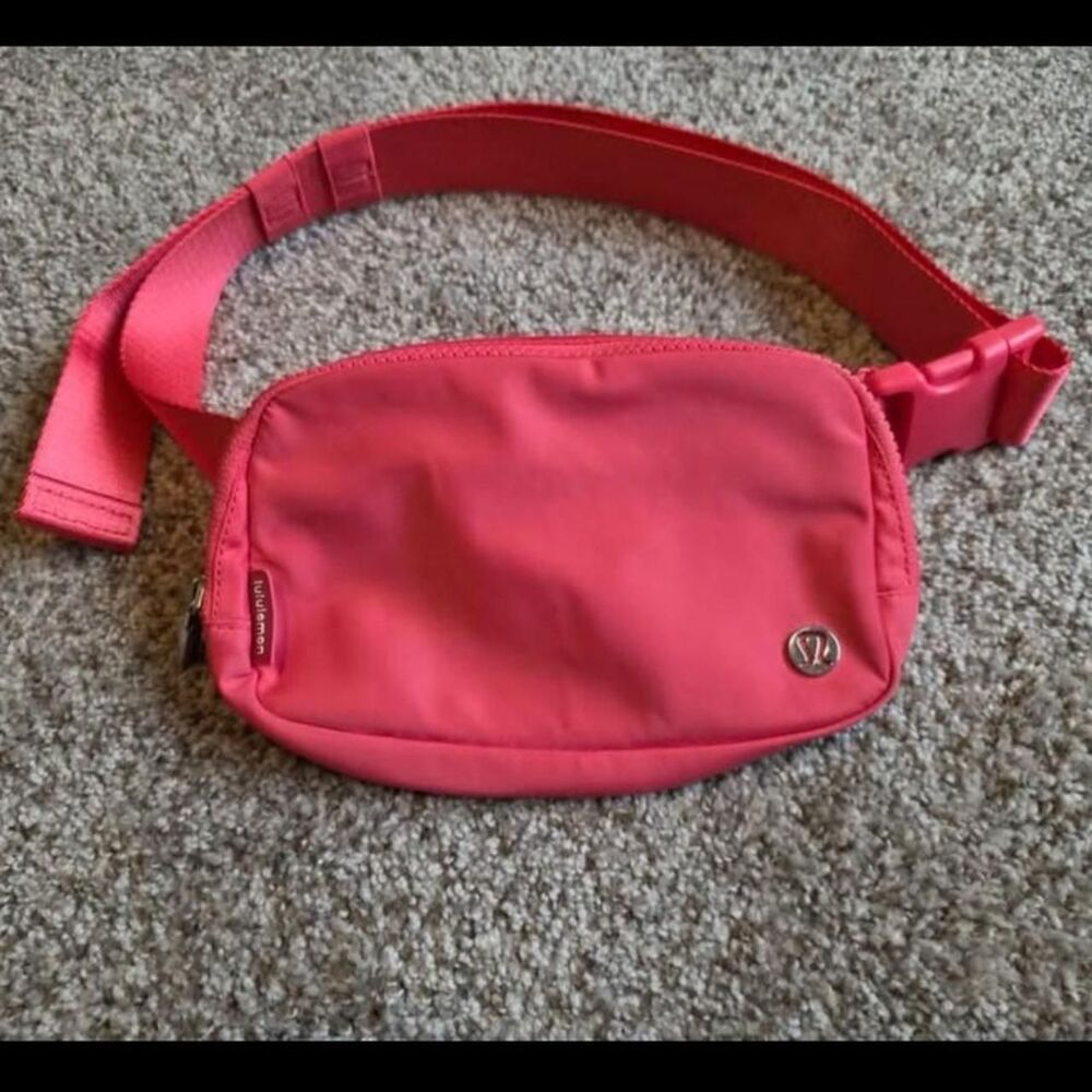 Lululemon Women's Pink and Red Bag